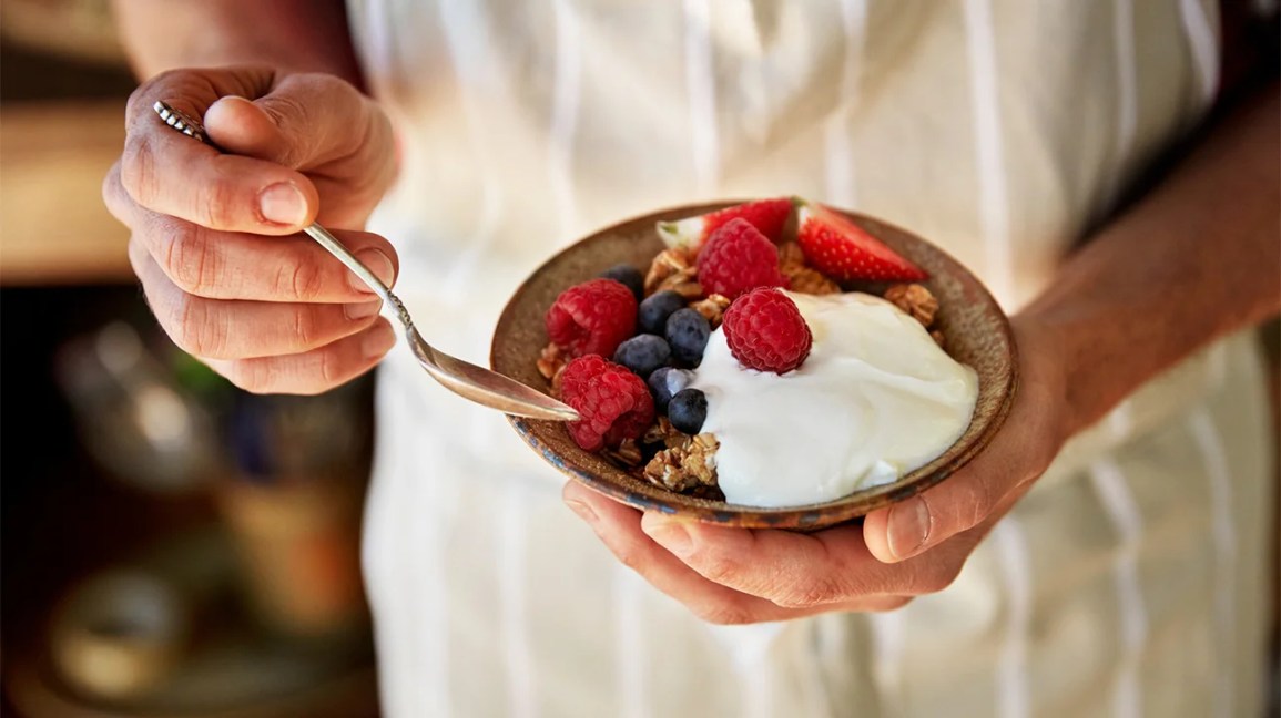 parfait with granola, yogurt, berries